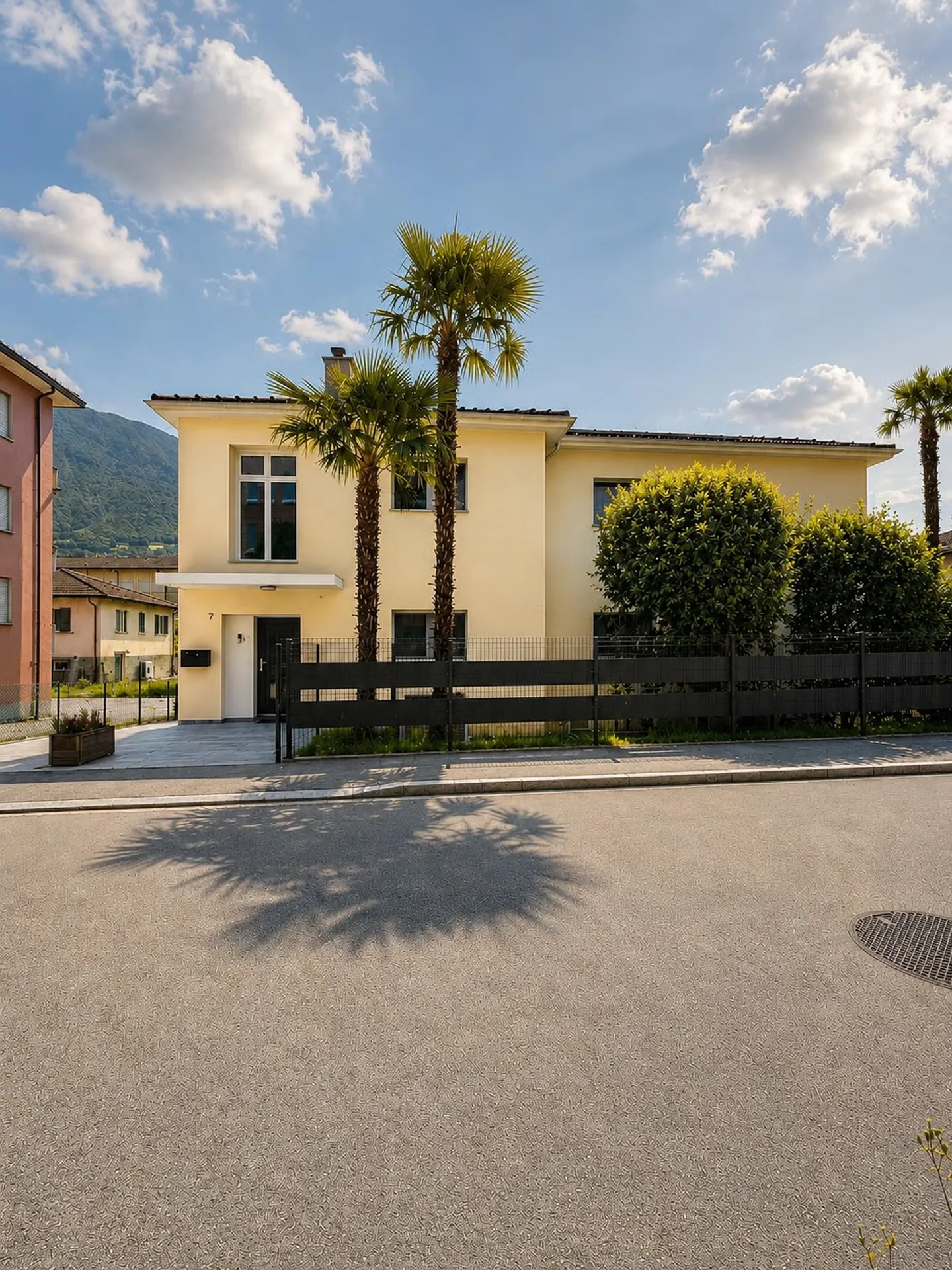 Exclusive single-family house in a privileged location in Bellinzona - Photo 2 of 26