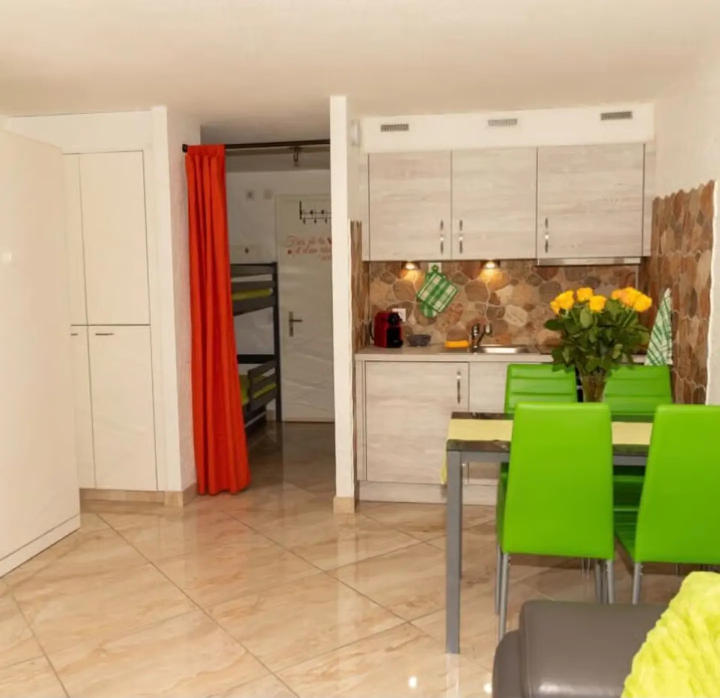 Renovated furnished studio with terrace - Saillon-les-Bains - Photo 2 of 5