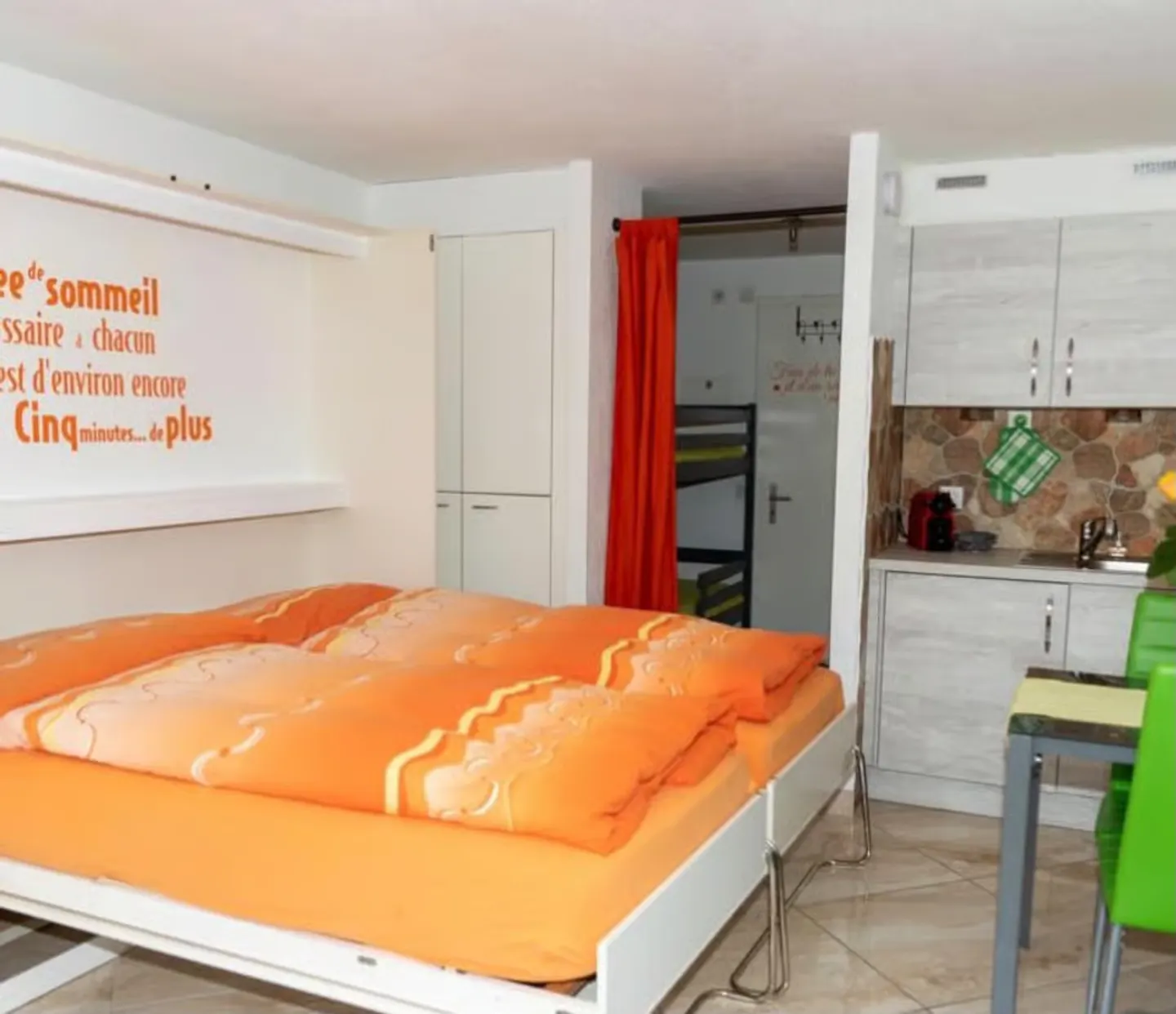 Renovated furnished studio with terrace - Saillon-les-Bains - Photo 4 of 5