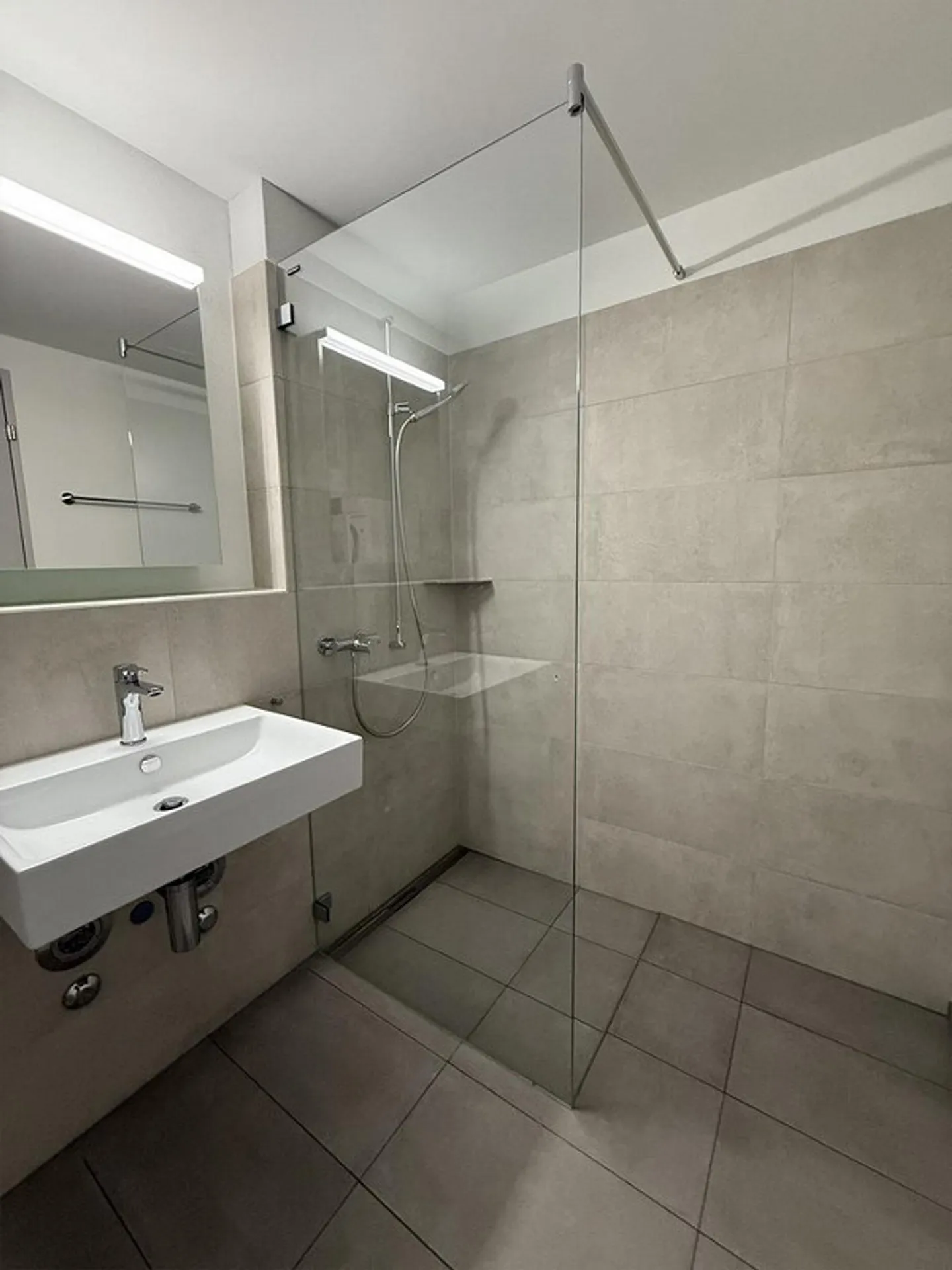 1.5-Room New Apartment in Zurich-Schwamendingen (Looking for a New Tenant) - Photo 3 of 7