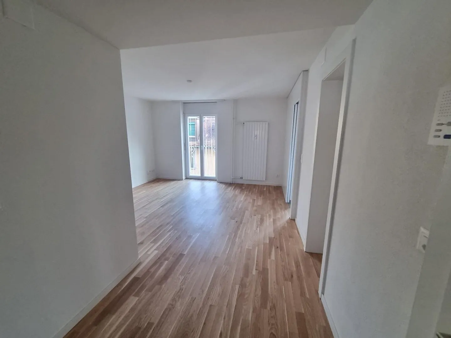 Modern Apartment with Sunny Balconies - Photo 7 of 13