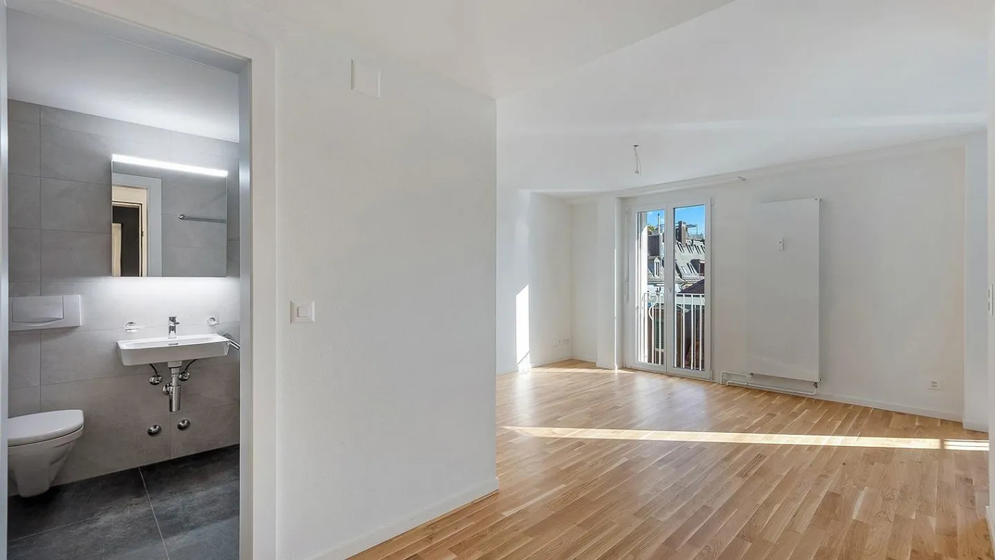 Modern Apartment with Sunny Balconies - Photo 6 of 13