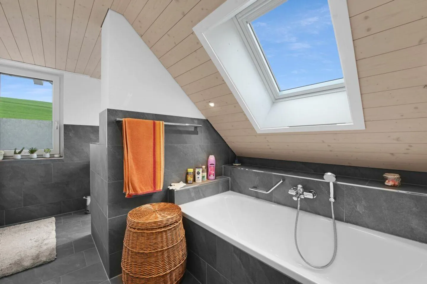 Hochwertige 3.5-Zimmer-Dachwohnung  mit traumhafter Sicht auf den S... - Foto 6 von 30