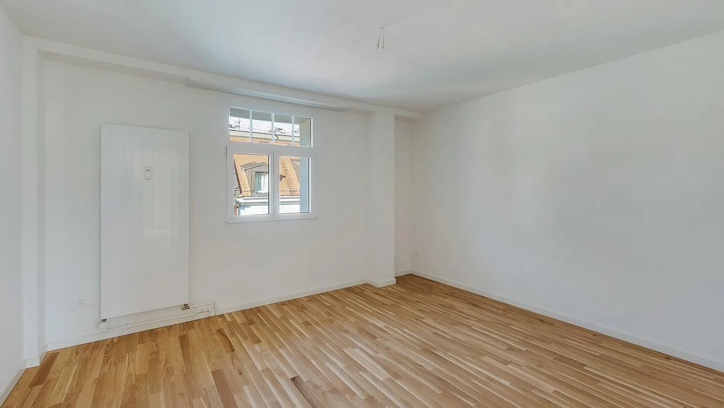 Modern Apartment with Sunny Balconies - Photo 10 of 13