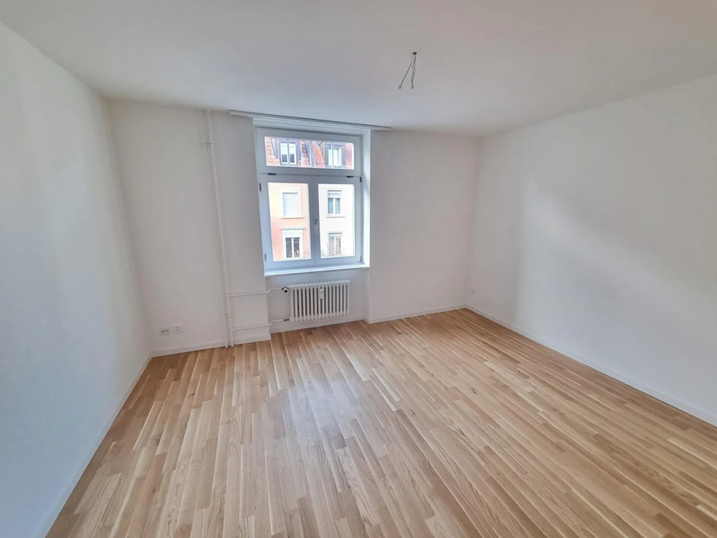 Modern Apartment with Sunny Balconies - Photo 11 of 13