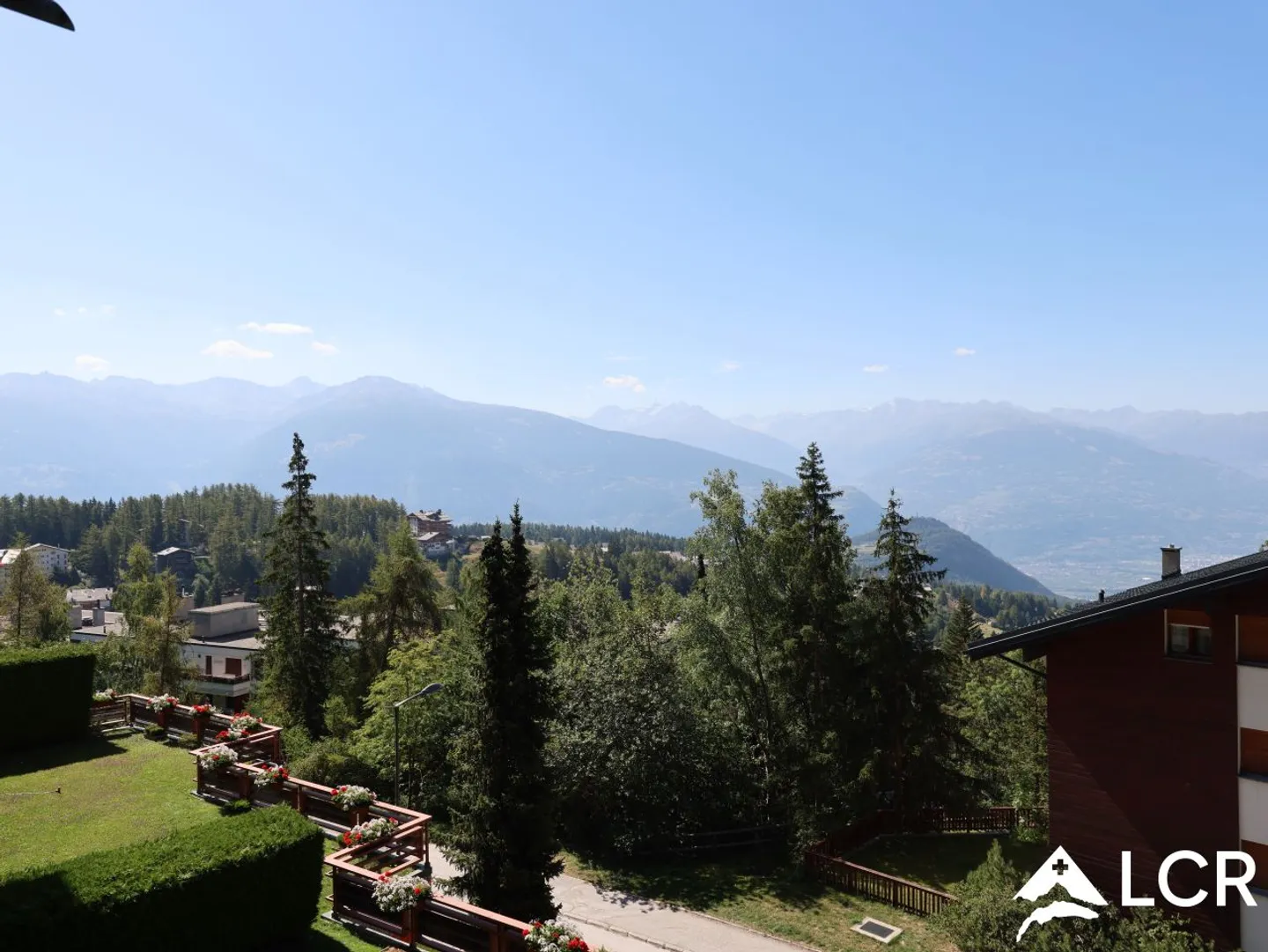 2,5 Zimmer mit einer atemberaubenden Aussicht - Innenpool - Foto 1 von 10