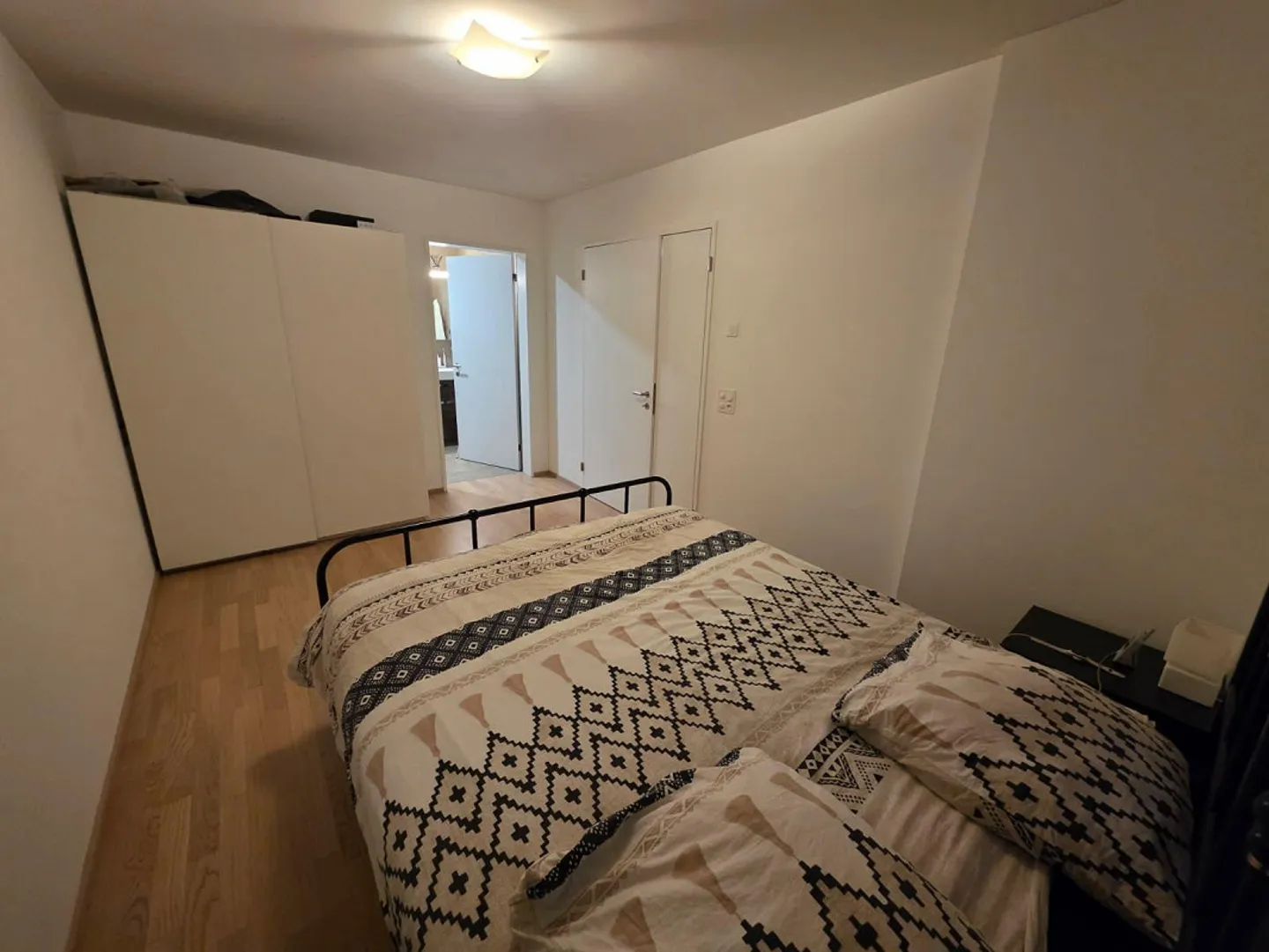 Moderne 3,5-Zimmer-Wohnung mit Balkon in Zürich / Greencity - Foto 5 von 8