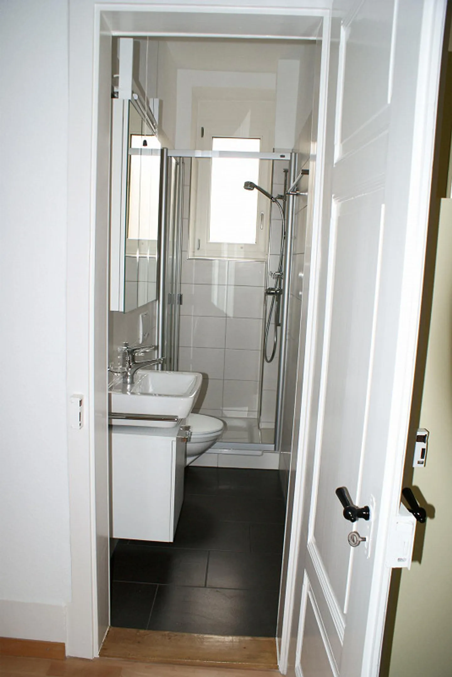 Appartement 2 pièces, frontière de la ville de Lucerne, rénové, avec charme ancien - Photo 6 sur 9