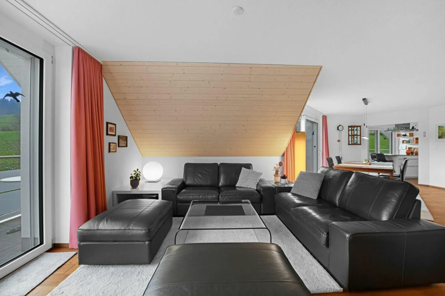 Hochwertige 3.5-Zimmer-Dachwohnung  mit traumhafter Sicht auf den S... - Foto 17 von 30