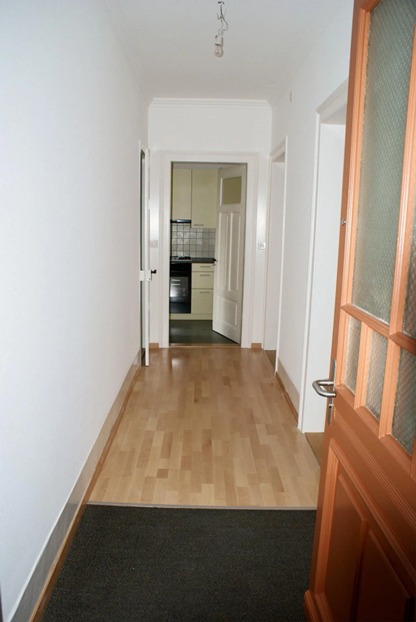 Appartement 2 pièces, frontière de la ville de Lucerne, rénové, avec charme ancien - Photo 7 sur 9