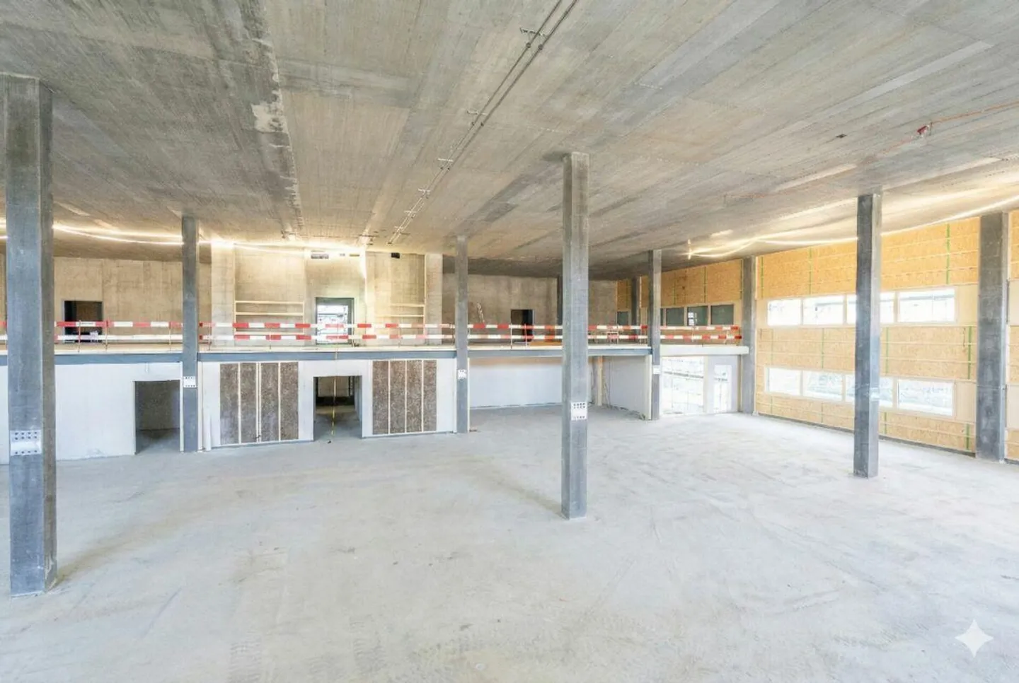 New Commercial Park NEUHUUS - Commercial Hall with 7.8m Ceiling Height - Photo 3 of 7