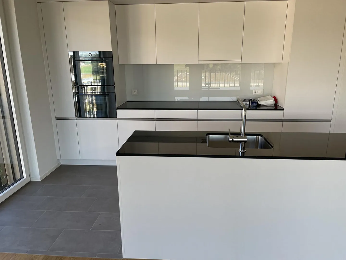 Modern 3.5-room apartment with balcony. - Photo 2 of 8
