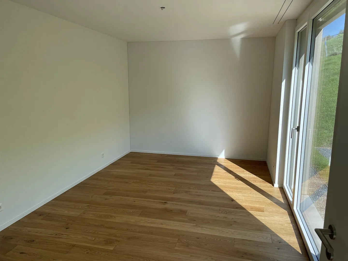 Modern 3.5-room apartment with balcony. - Photo 3 of 8