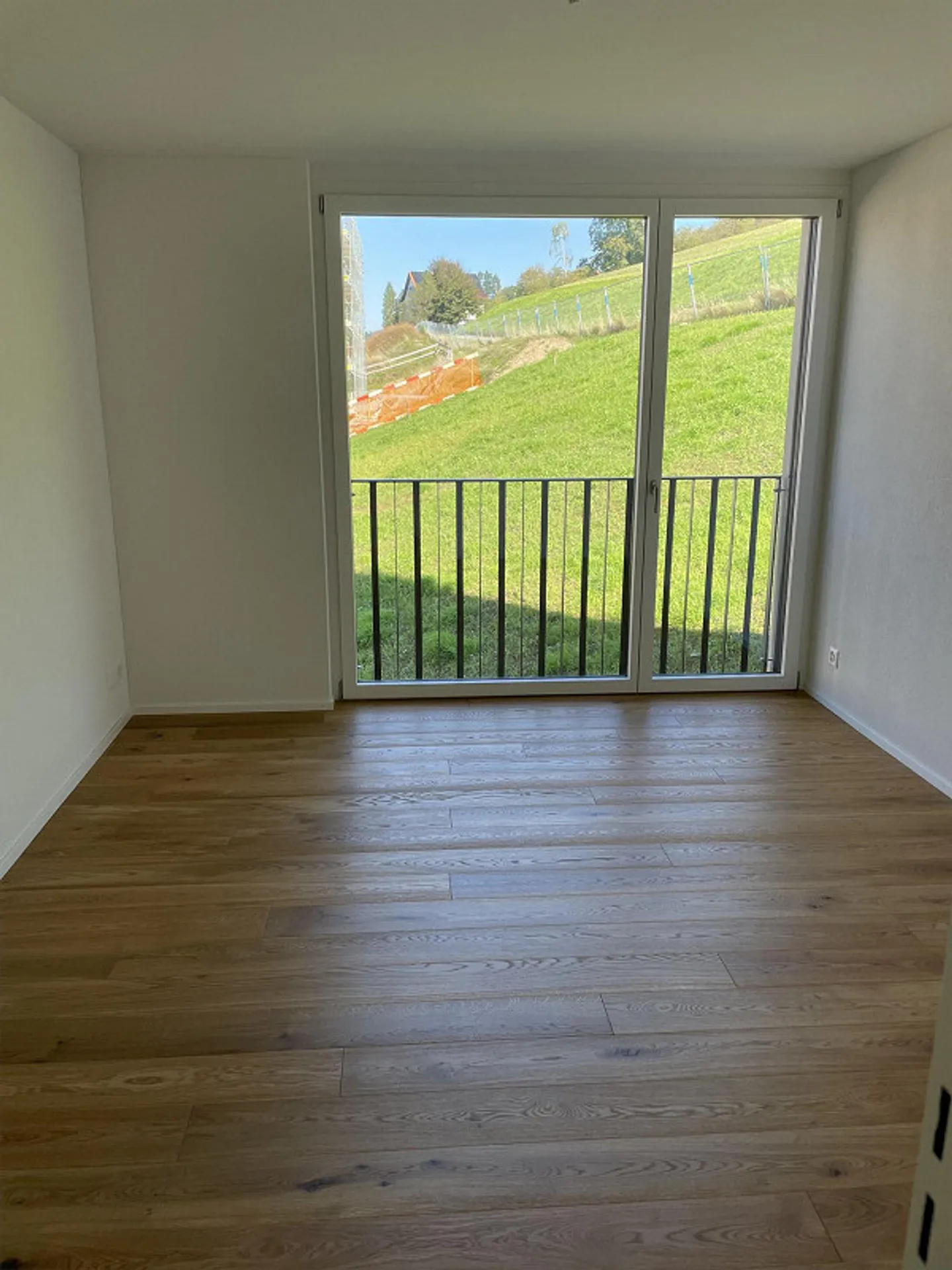 Modern 3.5-room apartment with balcony. - Photo 4 of 8