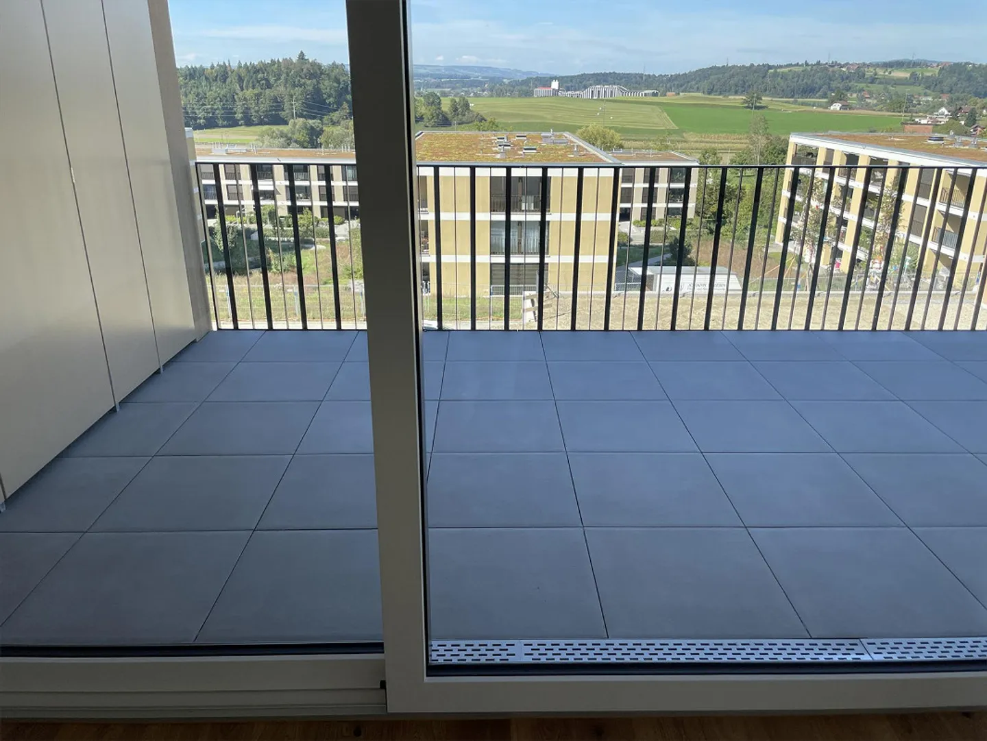 Modern 3.5-room apartment with balcony. - Photo 8 of 8
