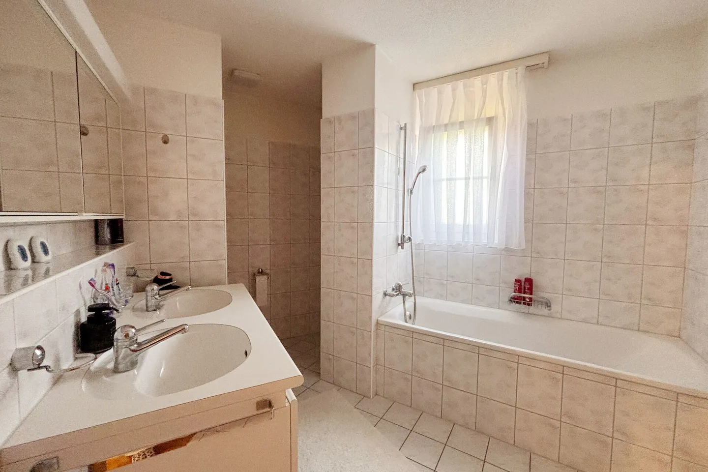 Zentral gelegene Erdgeschosswohnung mit Garten - Foto 7 von 13