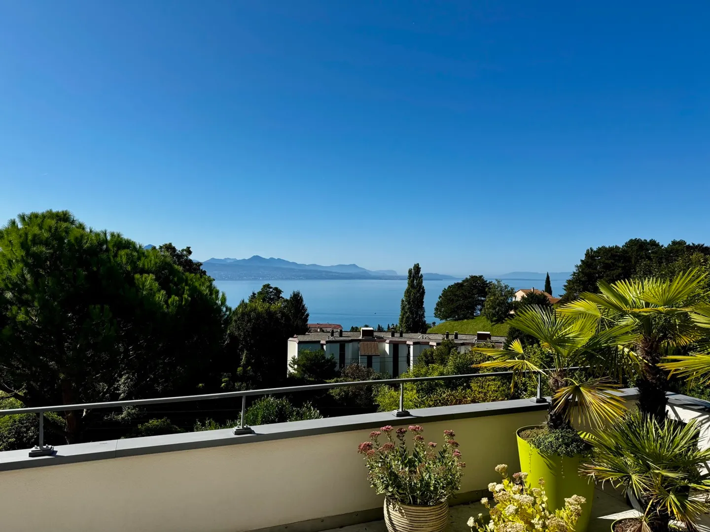 4.5-room apartment with terrace and panoramic view of the lake - Photo 16 of 24