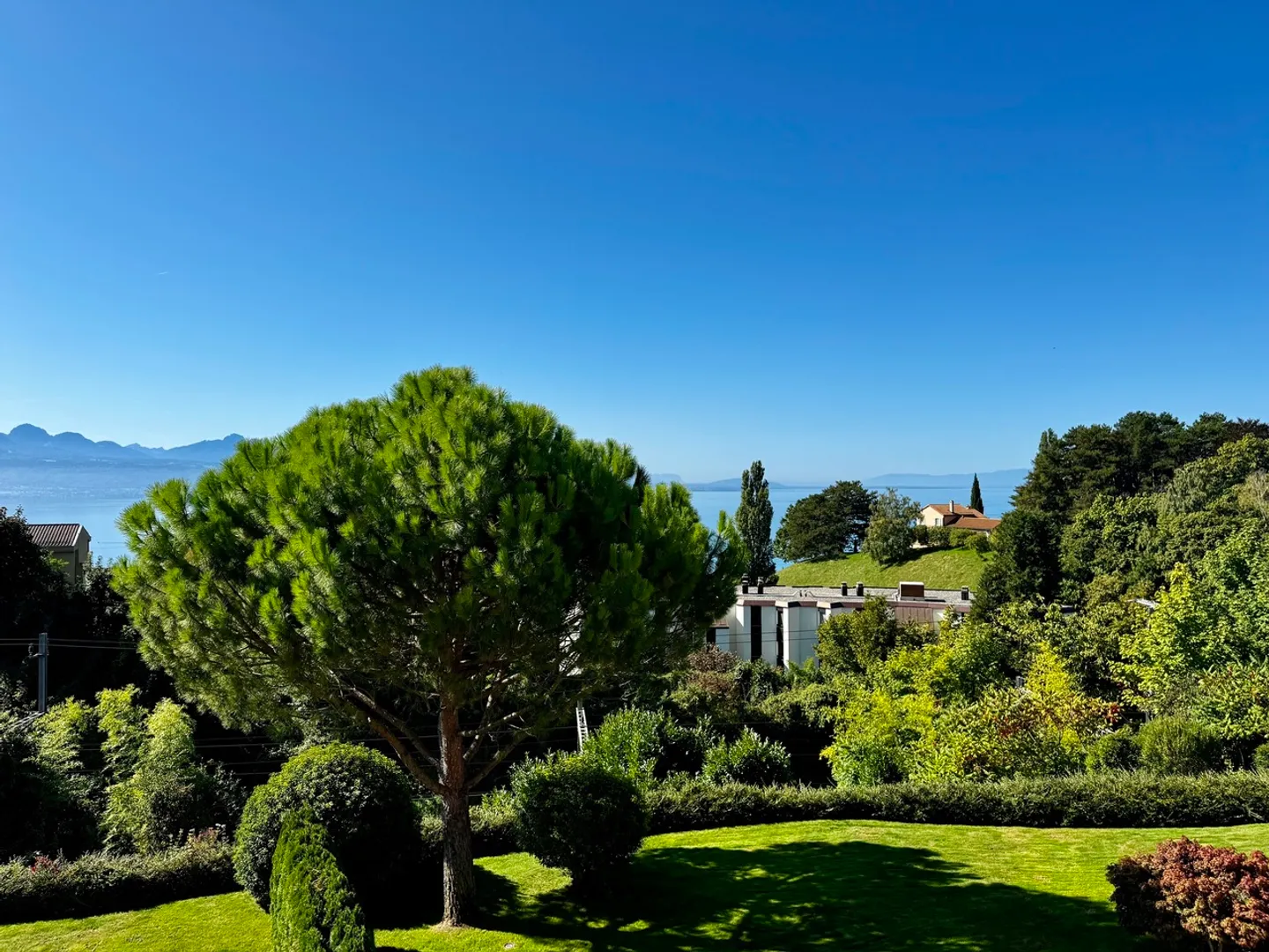 4.5-room apartment with terrace and panoramic view of the lake - Photo 17 of 24