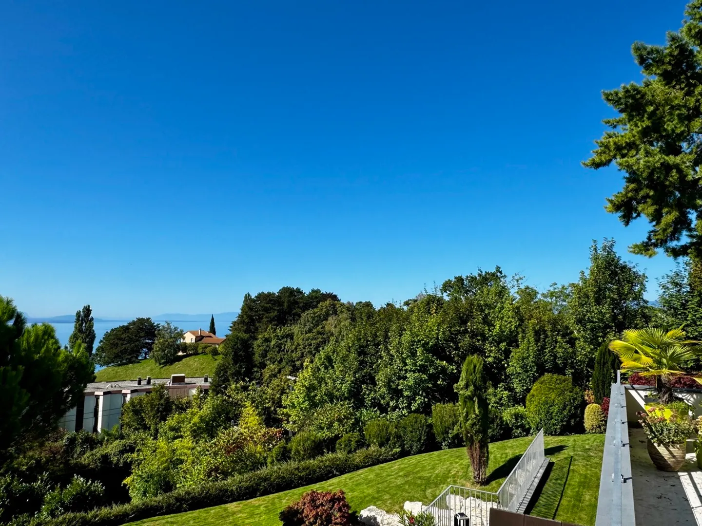 4.5-room apartment with terrace and panoramic view of the lake - Photo 19 of 24
