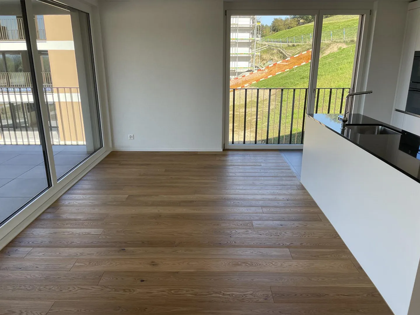 Modern 3.5-room apartment with balcony. - Photo 1 of 8