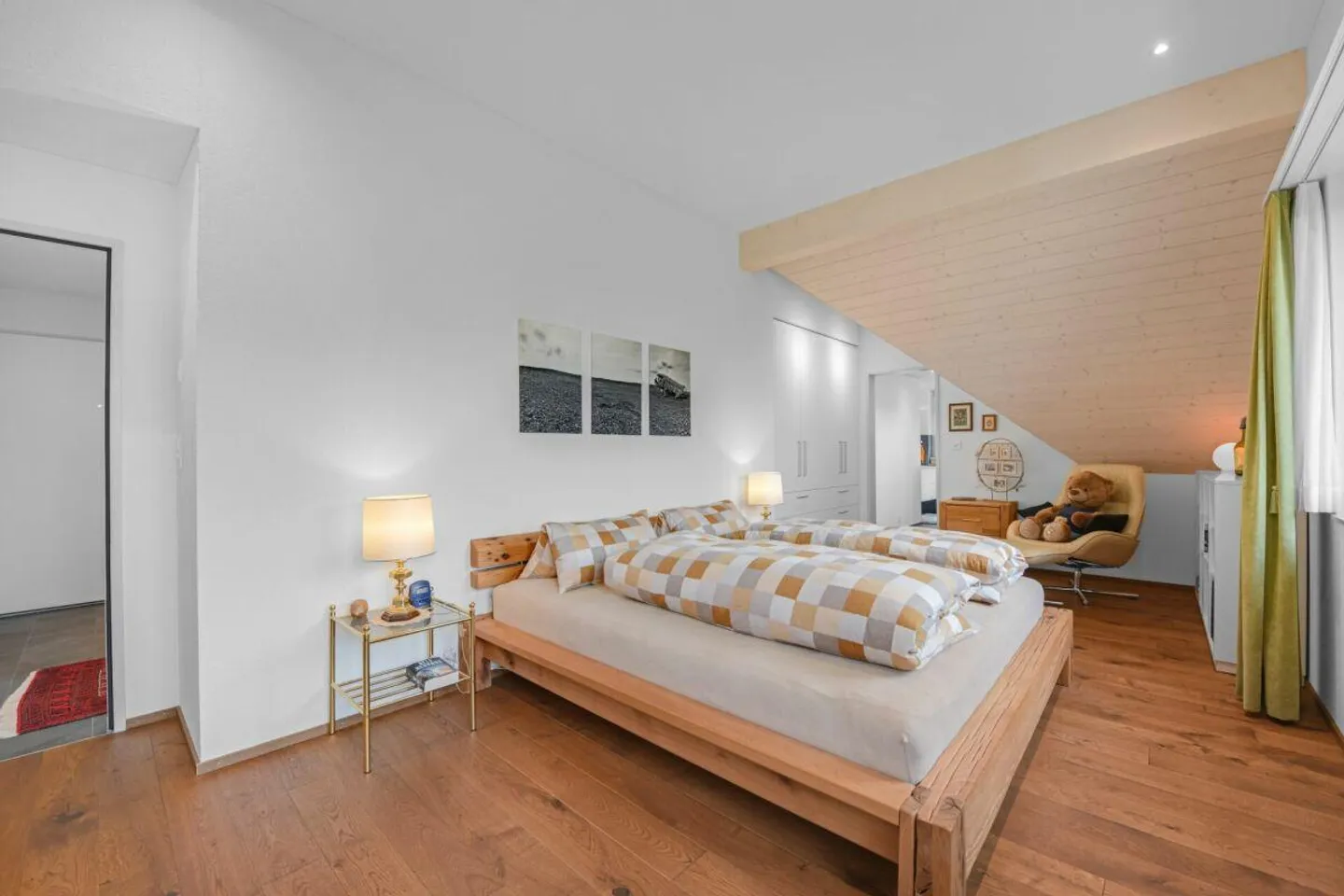 Hochwertige 3.5-Zimmer-Dachwohnung  mit traumhafter Sicht auf den S... - Foto 23 von 30