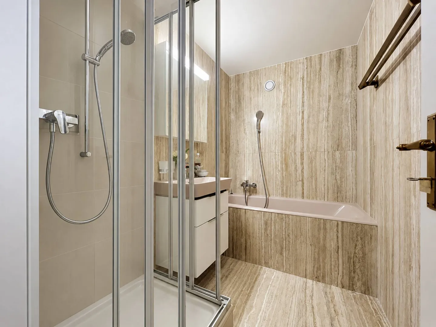 Charmante Wohnung mit Seeblick - Foto 7 von 7