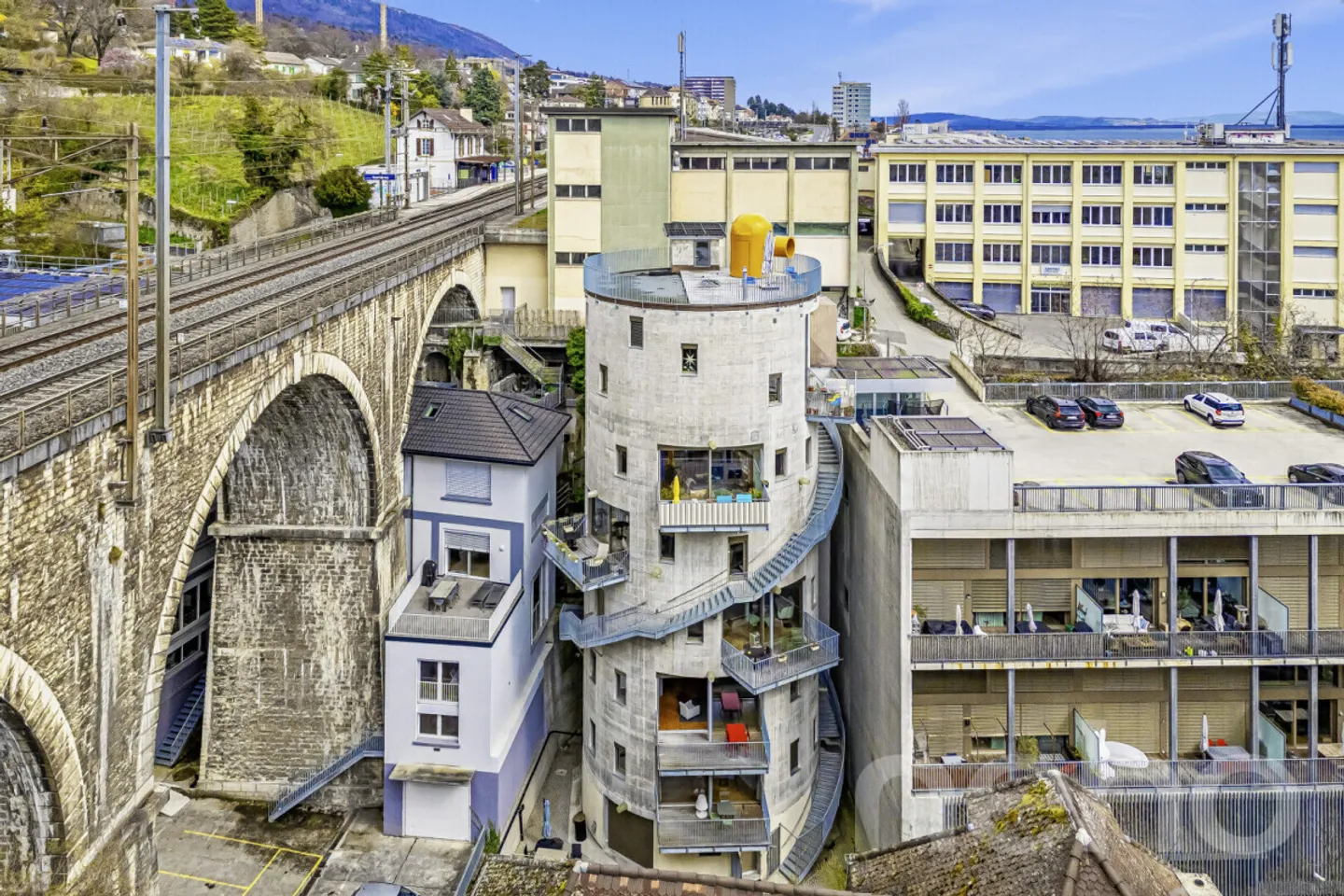 Einzigartig: Industrieloft 2,5 Zimmer von 99 m² in der Nähe des Sees und der Verkehrsanbindungen - Foto 2 von 12