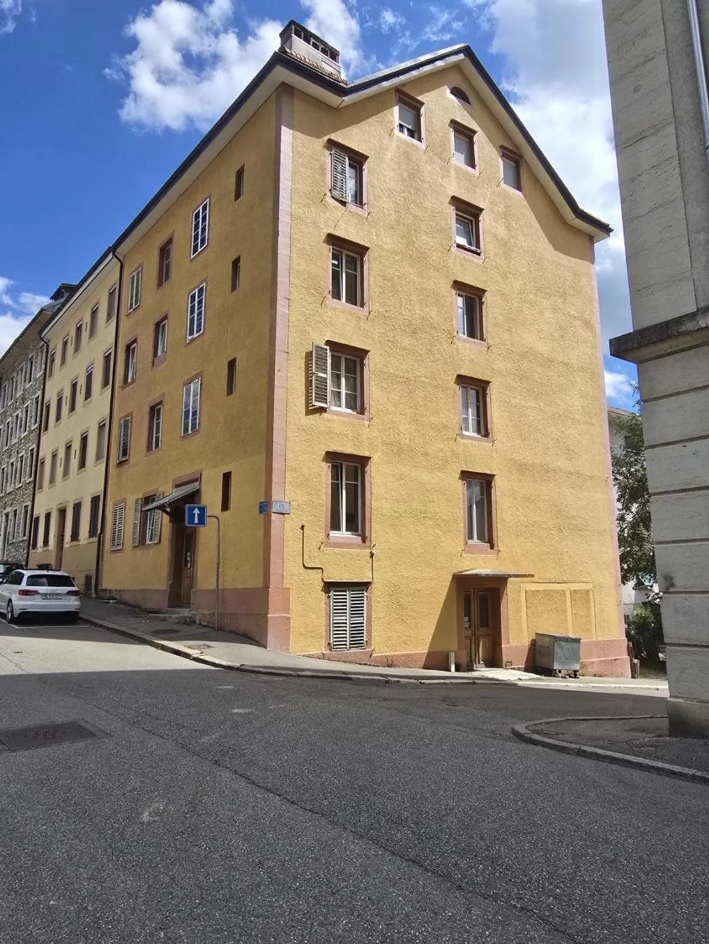 Bien locatif avec 8 appartements entièrement loués à Saint-Imier (BE) - Photo 1 sur 13