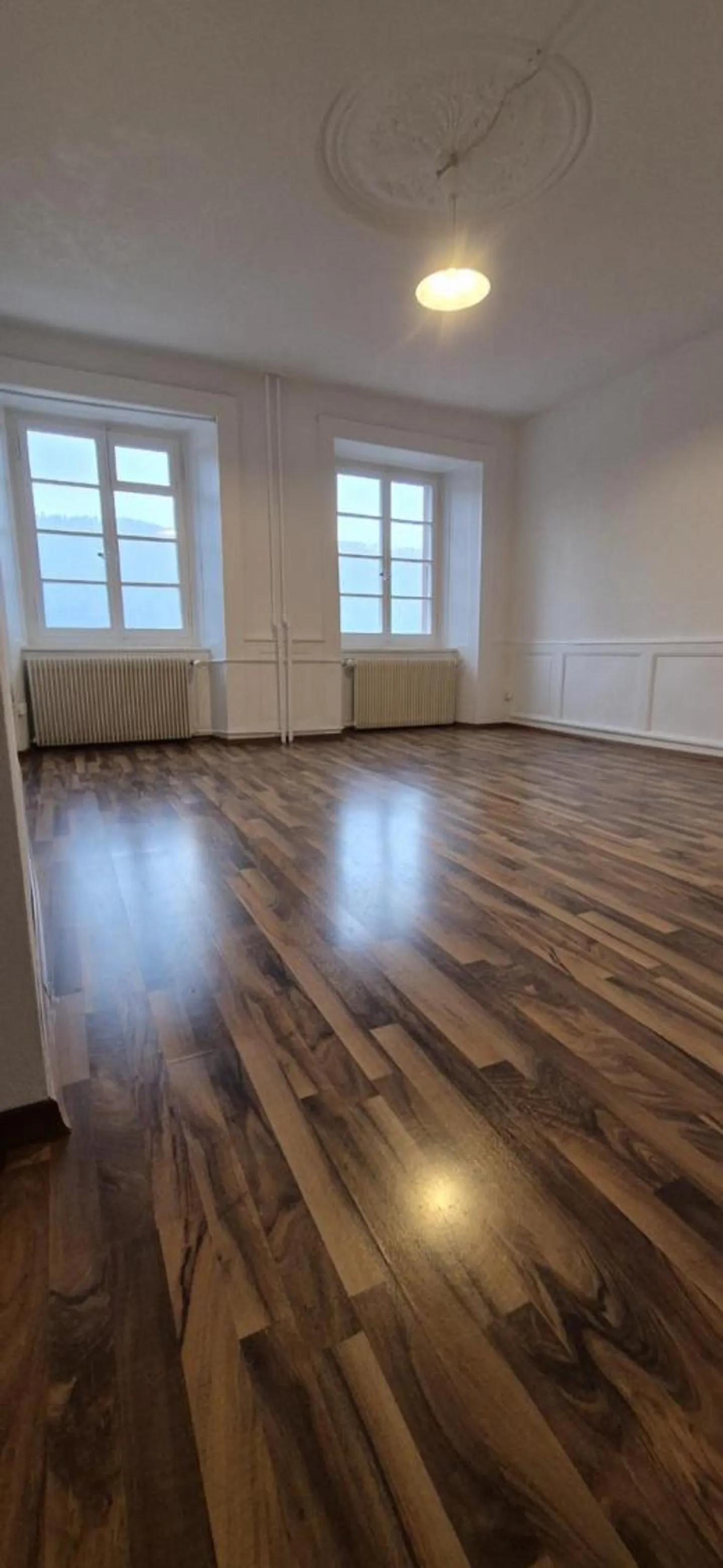 Bien locatif avec 8 appartements entièrement loués à Saint-Imier (BE) - Photo 2 sur 13
