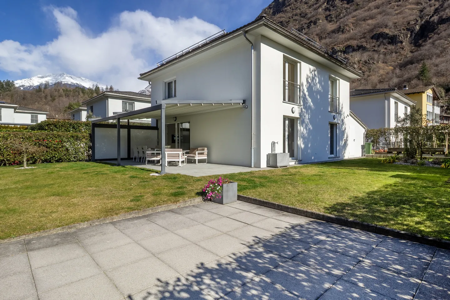 Modern house, ideal for your family - Photo 1 of 11