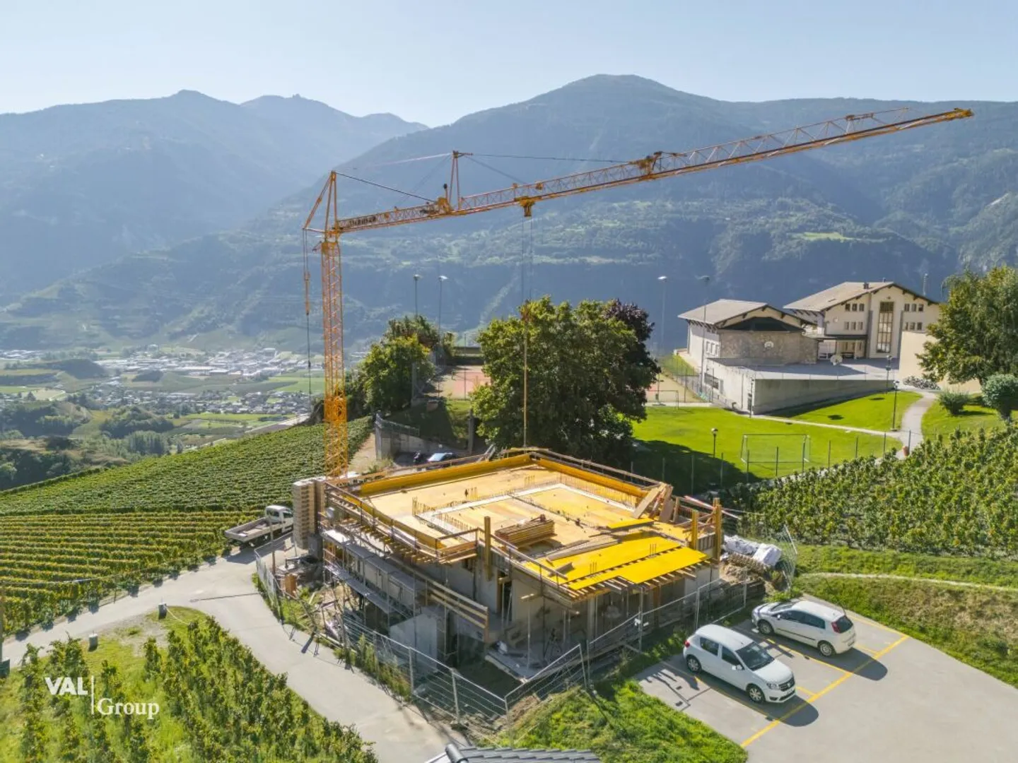 Nel cuore delle Alpi, un attico unico in cui luce ed eleganza si esprimono - Foto 1 di 9