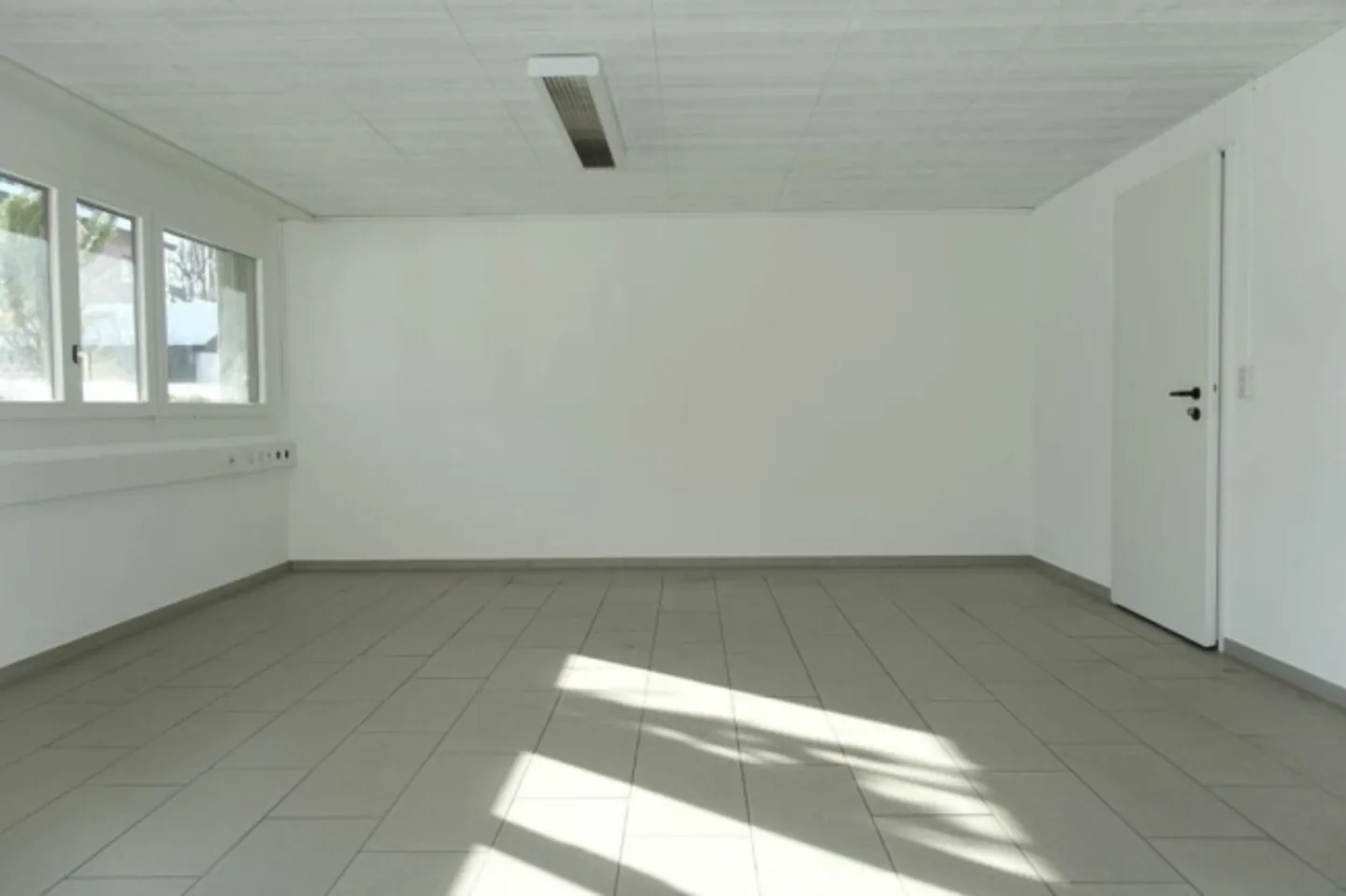 Espace de pratique ou de bureau au rez-de-chaussée - Photo 20 sur 20