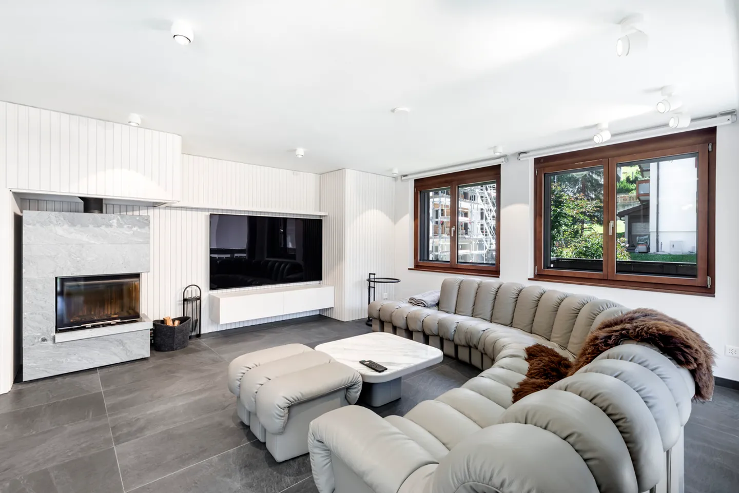 Appartement de 5,5 pièces très bien équipé et bien situé - Photo 2 sur 11