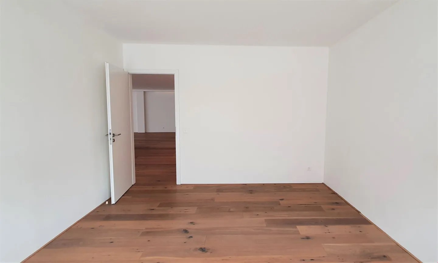 Commercial for rent, Chaltenbodenstrasse 6, in Feusisberg, Switzerland - Foto 4 von 5