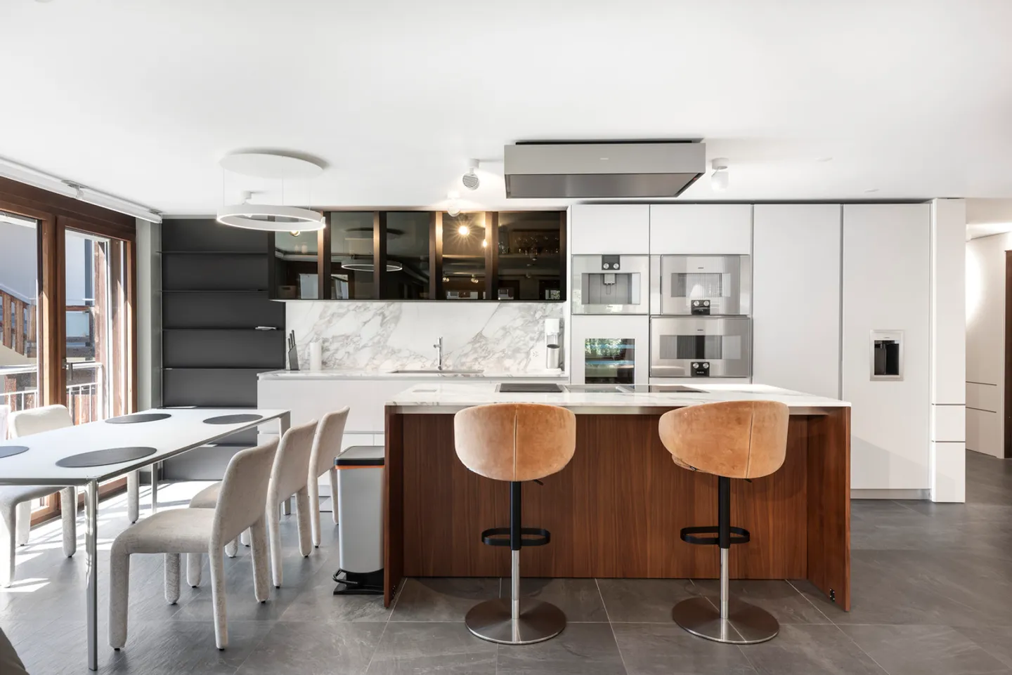 Appartement de 5,5 pièces très bien équipé et bien situé - Photo 3 sur 11