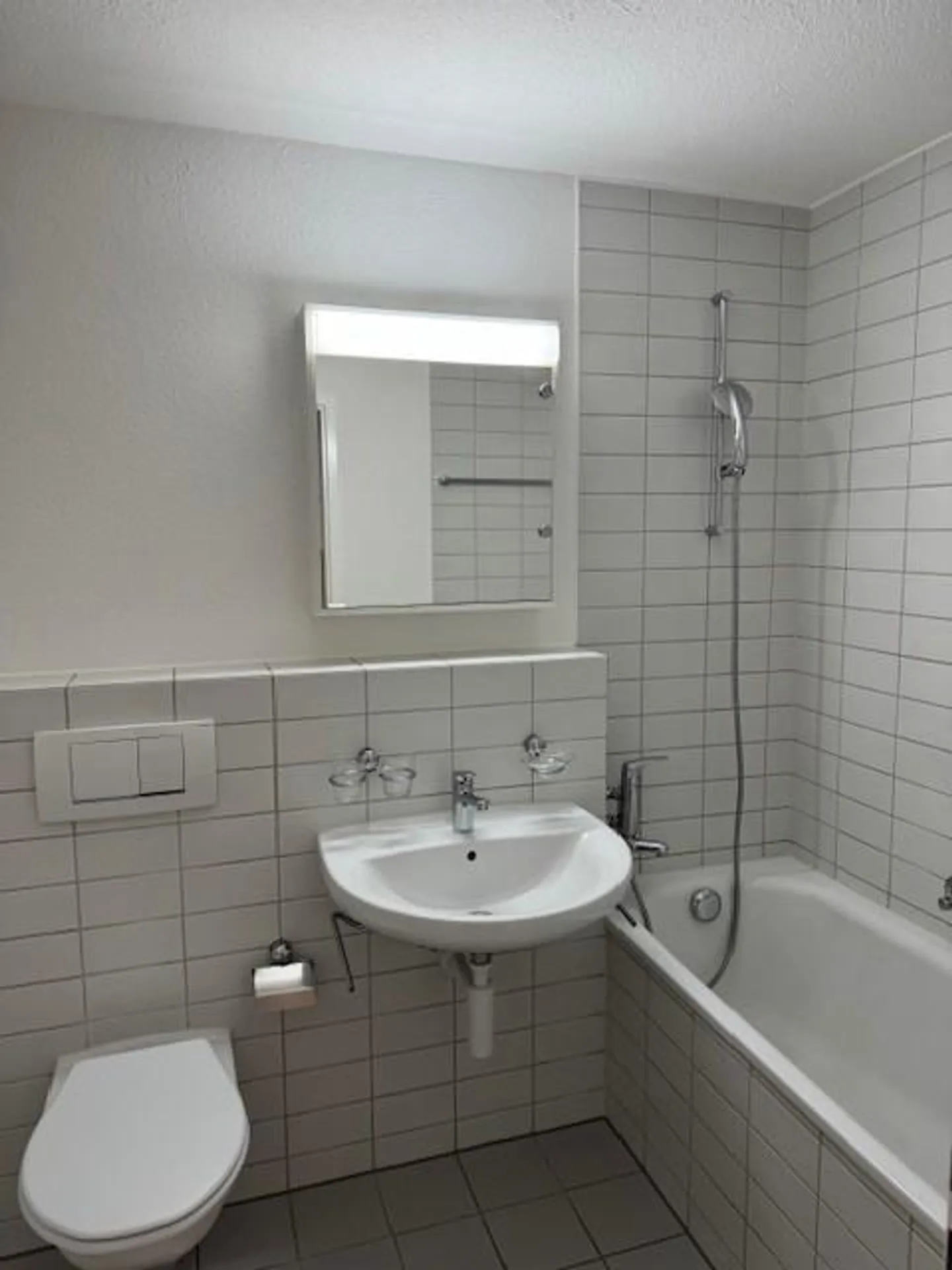 Friendly living with the family - Photo 3 of 6