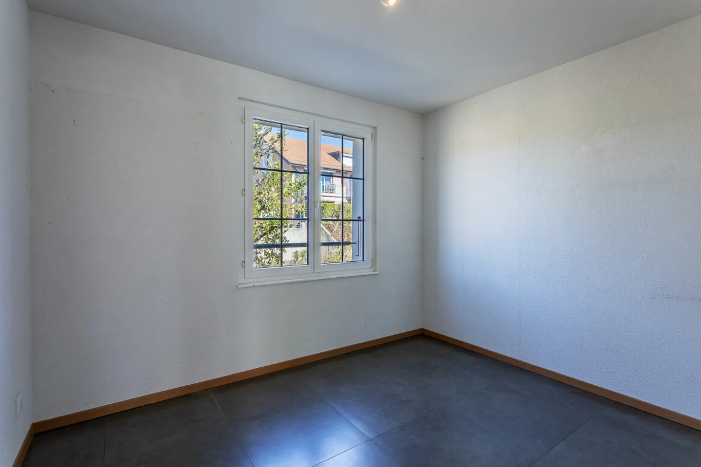 VILLA 5.5 ROOMS IN CHAVORNAY AVAILABLE IMMEDIATELY! - Photo 3 of 13