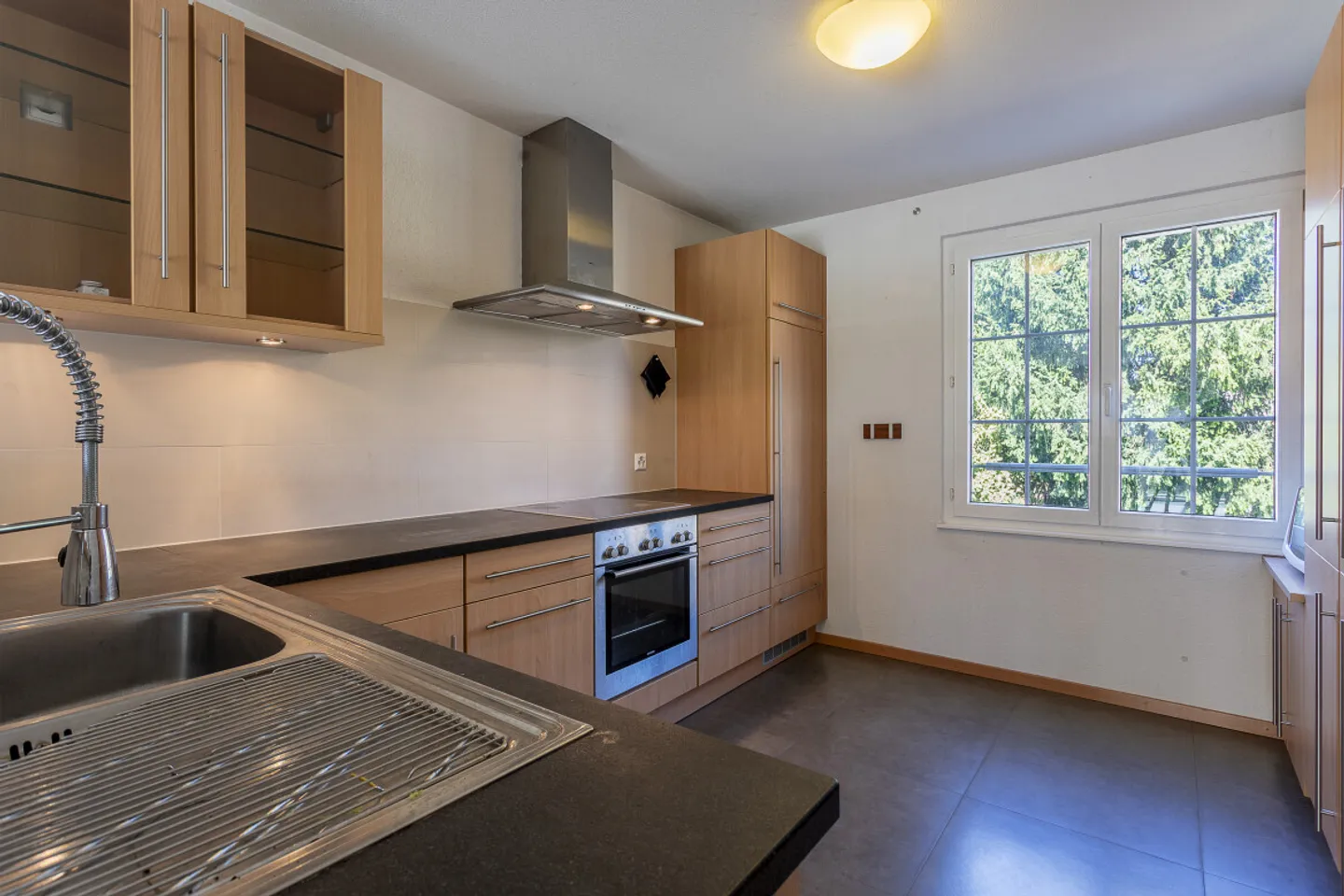 VILLA 5.5 ROOMS IN CHAVORNAY AVAILABLE IMMEDIATELY! - Photo 2 of 13