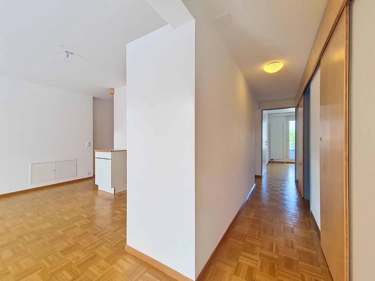 Elegante appartamento di 4,5 stanze con due balconi nel cuore di Yverdon-les-Bains - Foto 10 di 12
