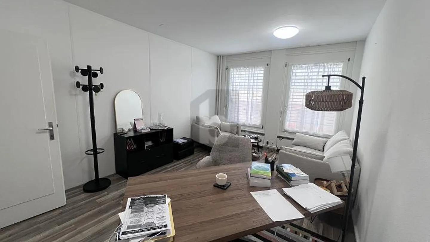 CENTRAL, CALM AND FUNCTIONAL - Photo 2 of 5