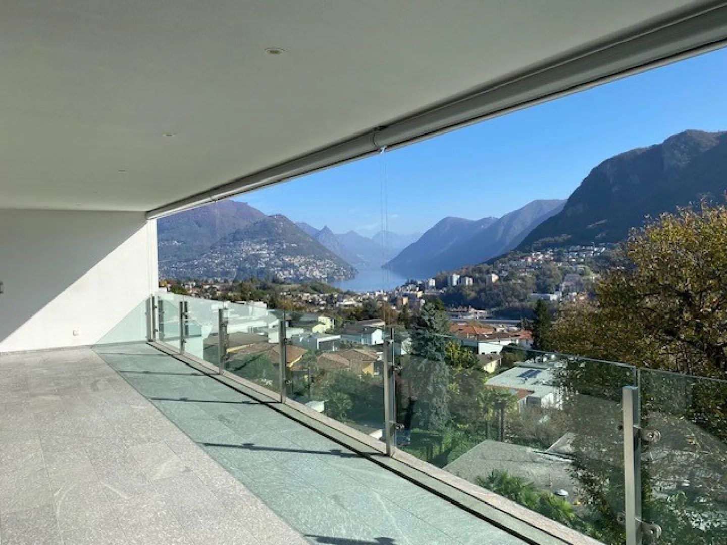 Stunning and spacious penthouse with a view of Lake Lugano - Photo 1 of 14