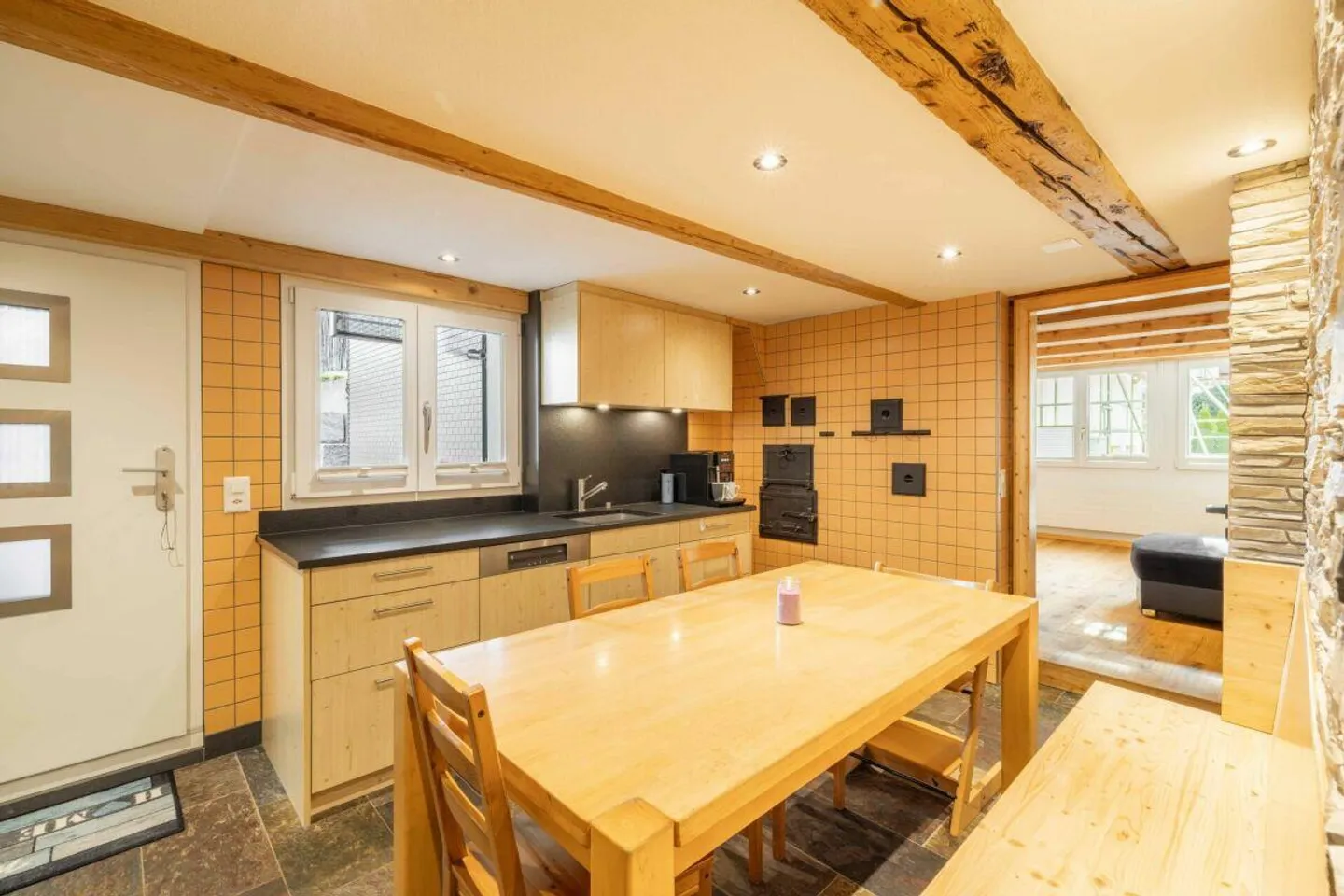 Casa di 5,5 stanze parzialmente ristrutturata in vendita - Foto 2 di 25