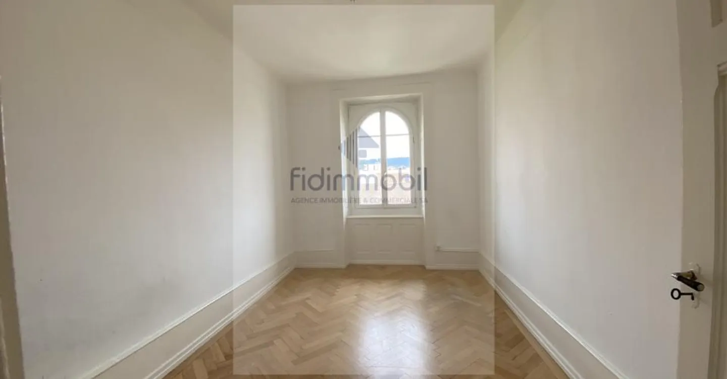 Charming 4-room apartment - Photo 4 of 7