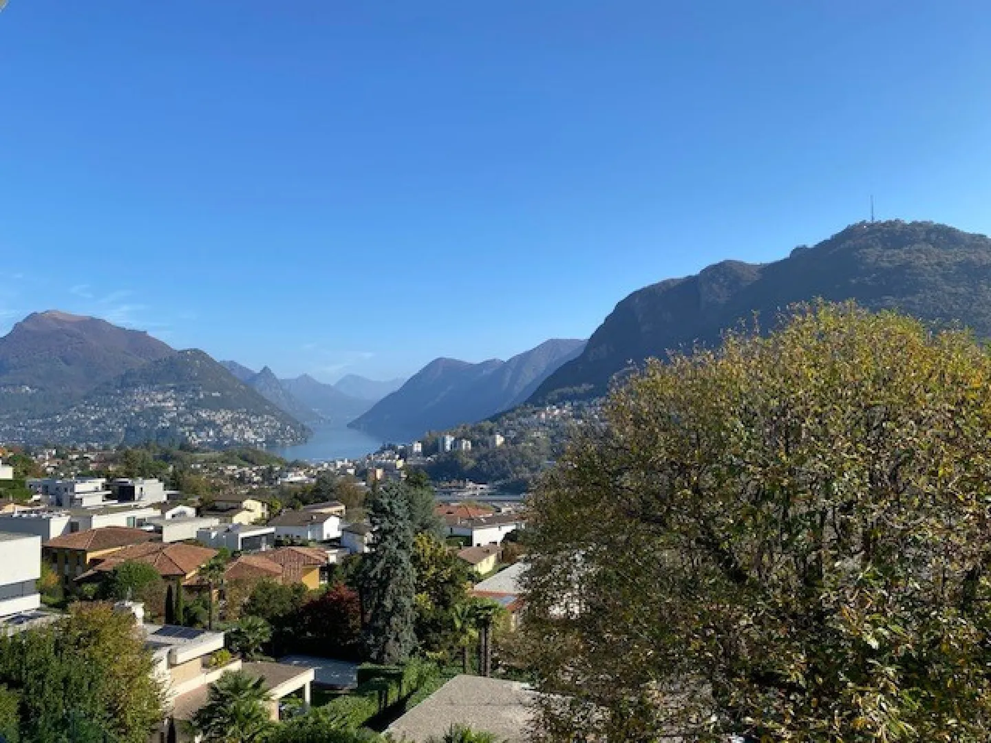 Stunning and spacious penthouse with a view of Lake Lugano - Photo 14 of 14