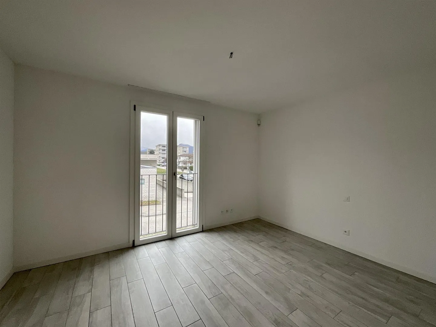 CASLANO - À VENDRE SPACIEUX 6.5 PIÈCES AVEC PISCINE - Photo 7 sur 13