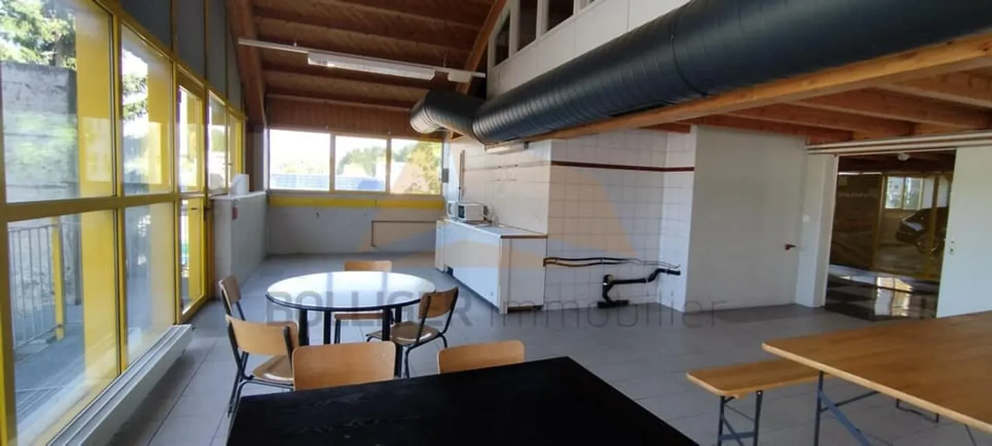 In vendita Palazzetto dello sport, uffici, magazzini, garage e poligono di tiro - Foto 9 di 13