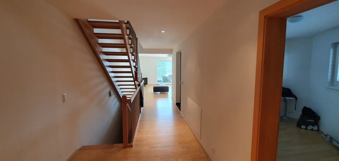 Stunning architect-designed house for sale in Châtel-St-Denis with panoramic view - Photo 4 of 12