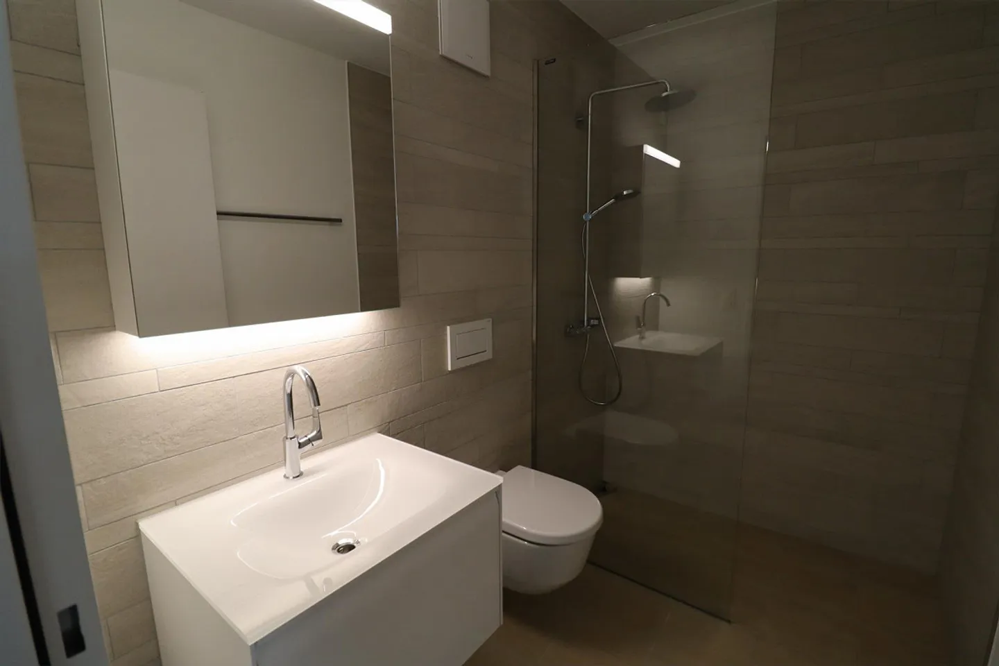 Beautiful 3.5-room apartment with a view of Lake Lucerne - Photo 9 of 10