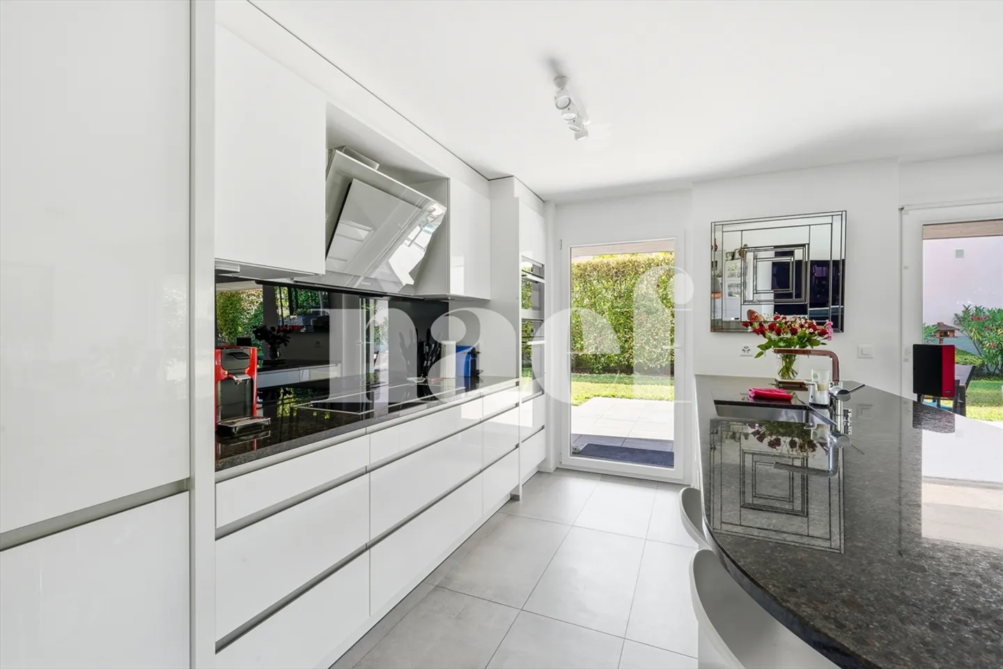 Appartement moderne avec jardin privé - Photo 4 sur 9