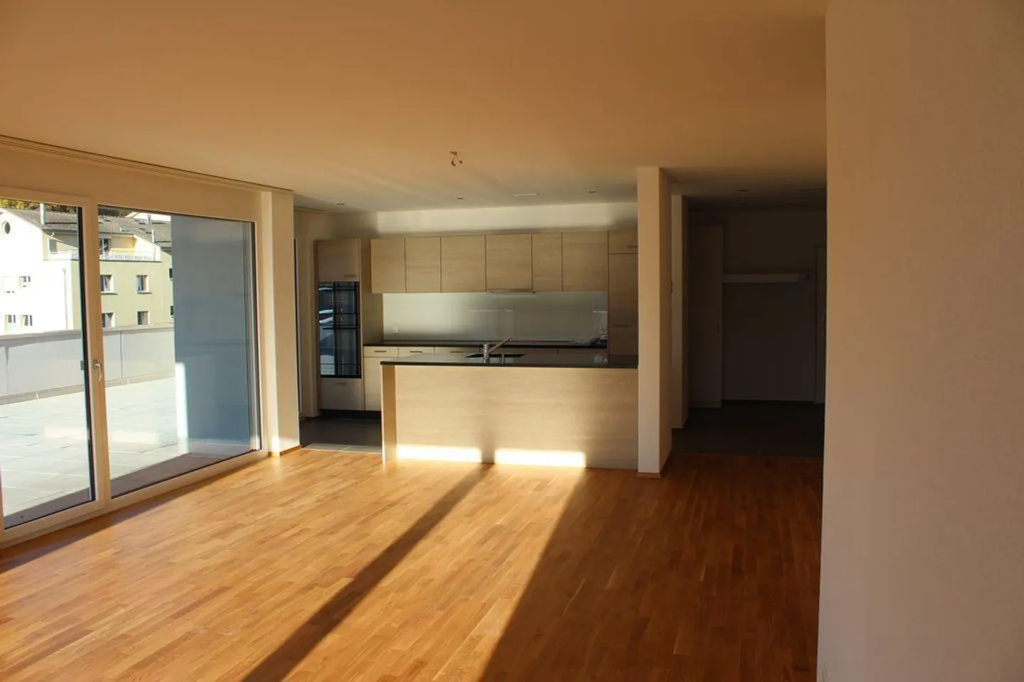 Appartement en penthouse moderne de 5,5 pièces avec terrasse - Photo 2 sur 11